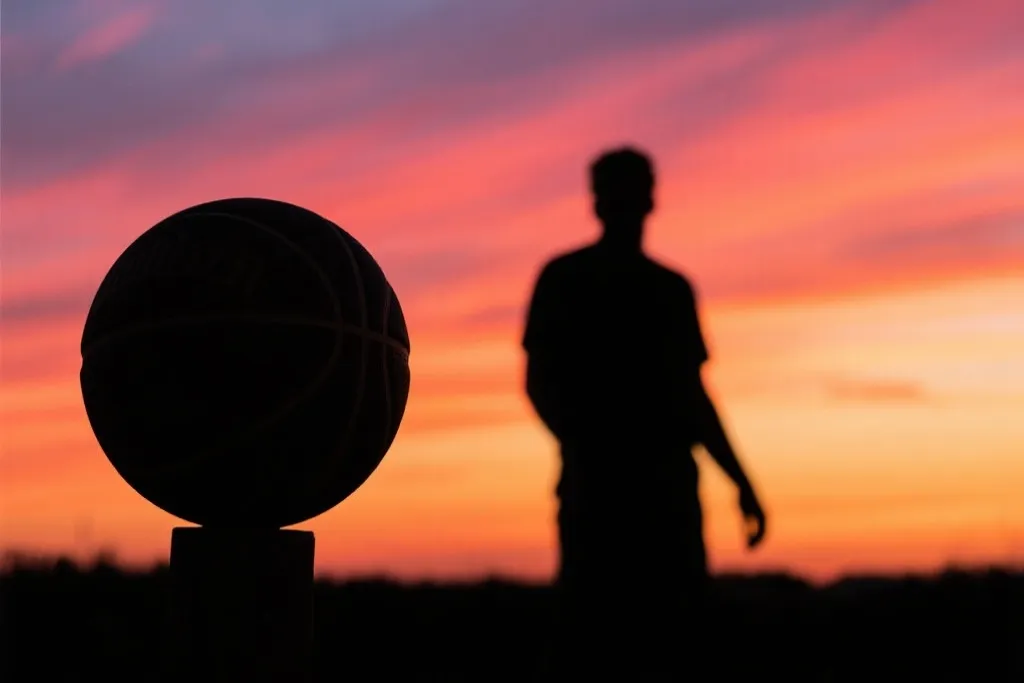 风云再起：NBA休赛期暗流涌动，巨星聚首疑云笼罩联盟